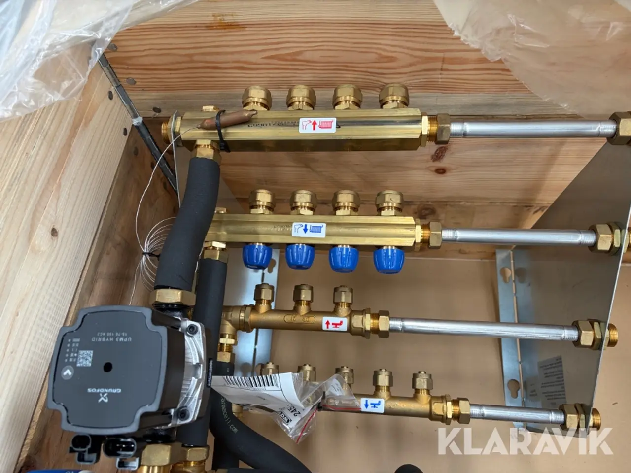 Billede 3 - Gulvvarmeunit Wavin BCVS TP2 5KV + 3VV + 4GV med 4 kredse og Grundfos cirkulationspumpe