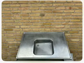 Stålbord med vask