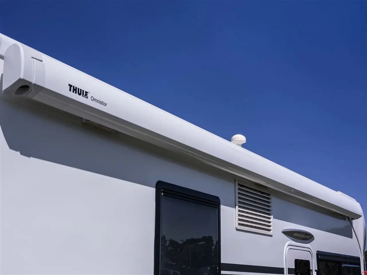 Billede 34 - 2022 - Benimar Tessoro 488 NK Rummelig camper med face-to-face siddegruppe