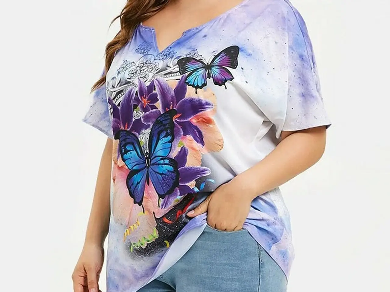 Billede 1 - T-shirt. Med fancy sommerfugle motiv / M-L