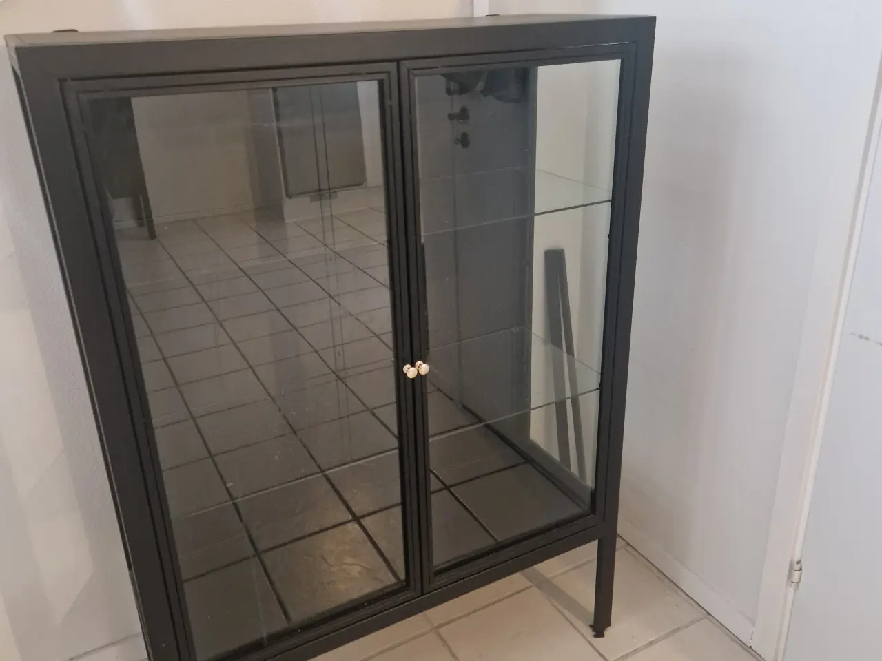 Billede 3 - Glas vitrineskab og skænk 