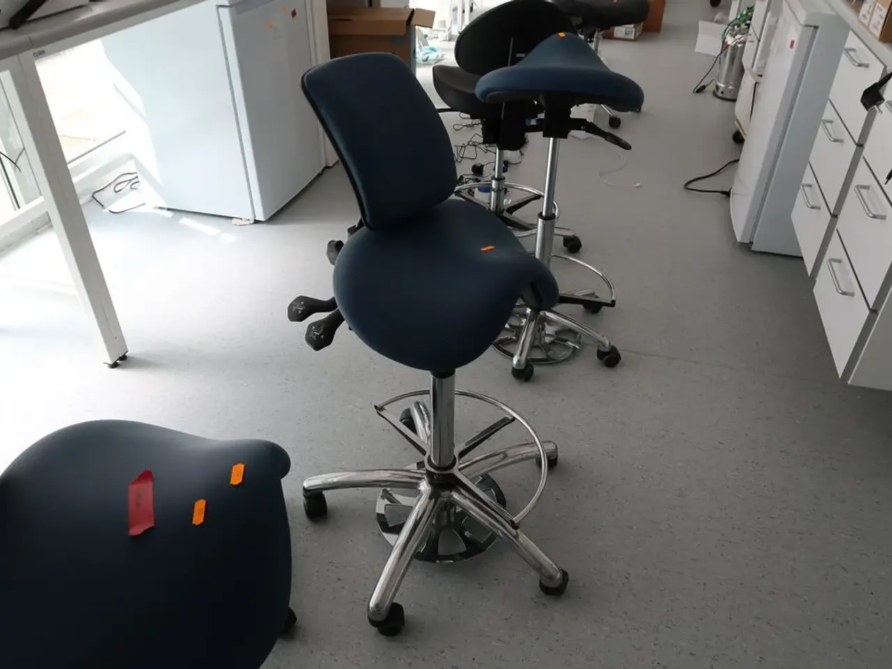 Billede 1 - Laboratoriestol VELA MEDICAL CHAIRS