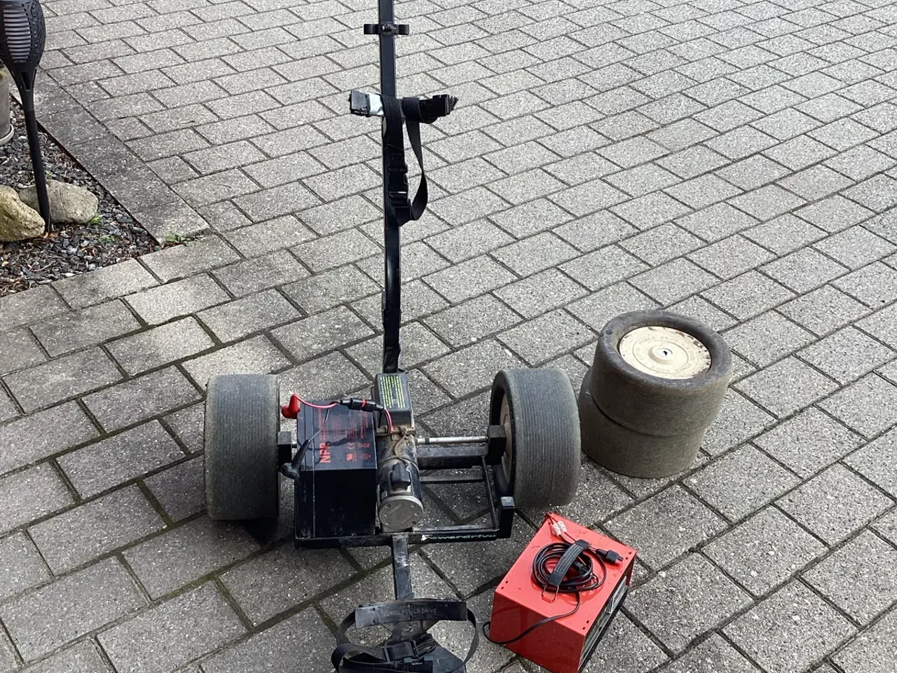 Billede 2 - Solid Golfvogn m/ Batteri og lader.mm.