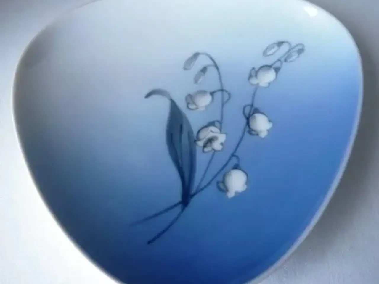 Billede 1 - B&G 57-92 Triangular Tray with Convalla Lilly 