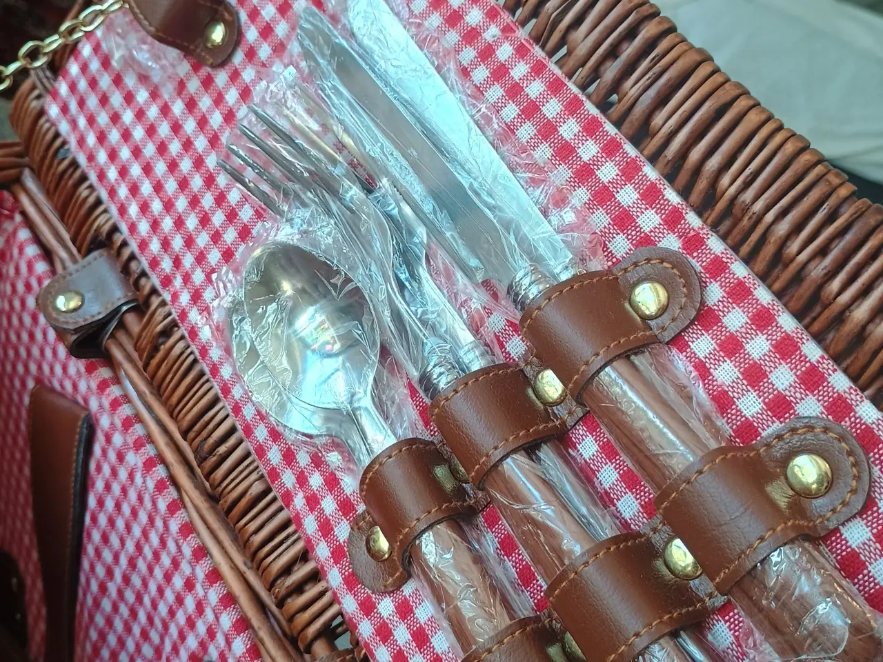 Billede 3 - Picnickurv, fransk med service, ny