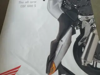 Vægophæng i stof til Honda CBF 600 S.