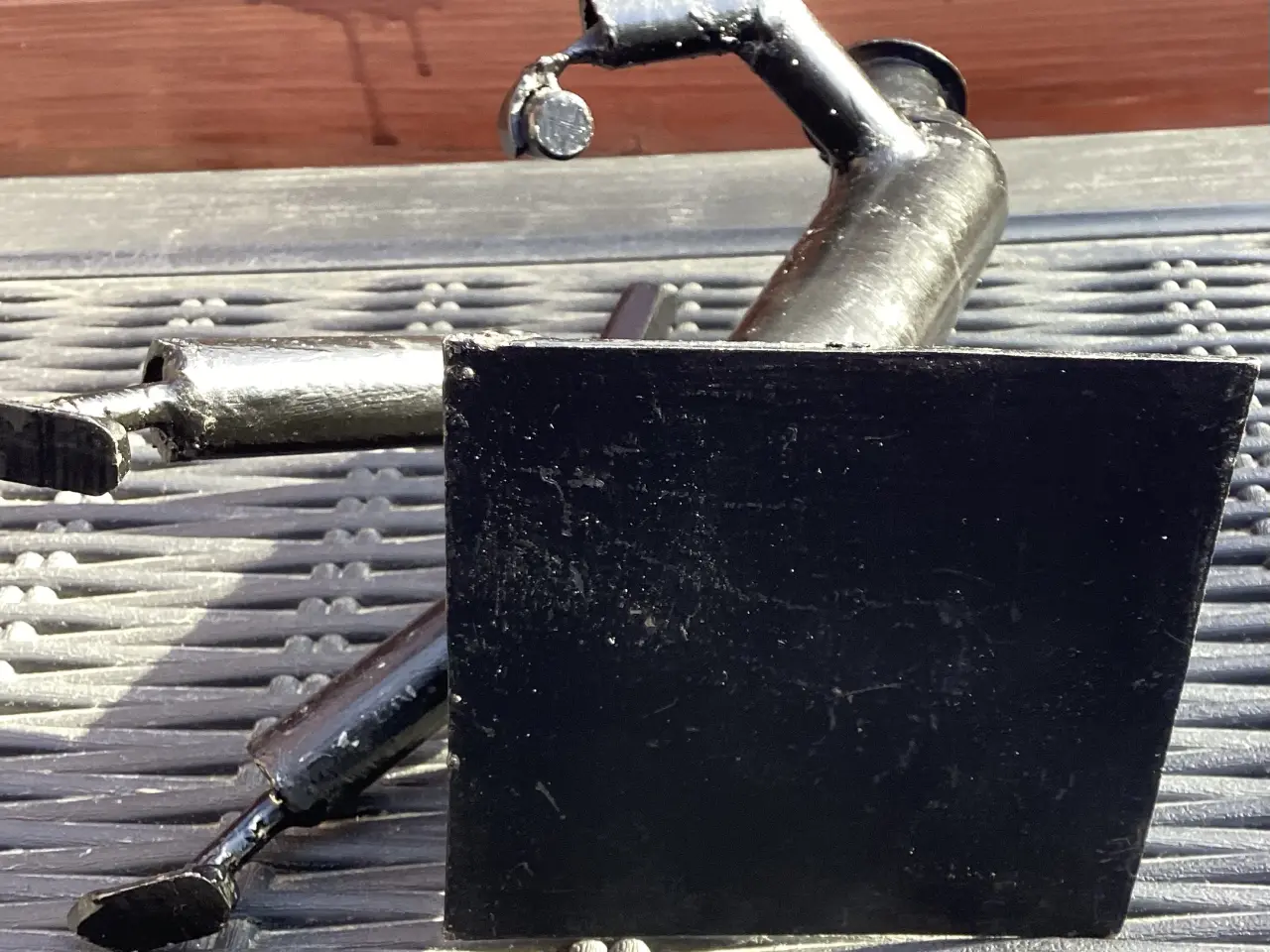 Billede 6 - Metal skulptur af drikkende mand/robot