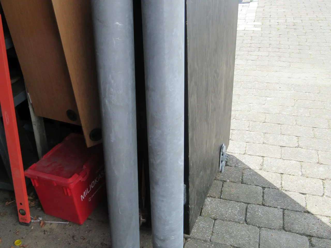 Billede 3 - Jernstolper til indkørsel.