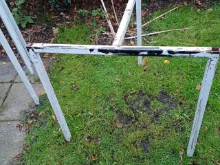 Bordbukke i metal