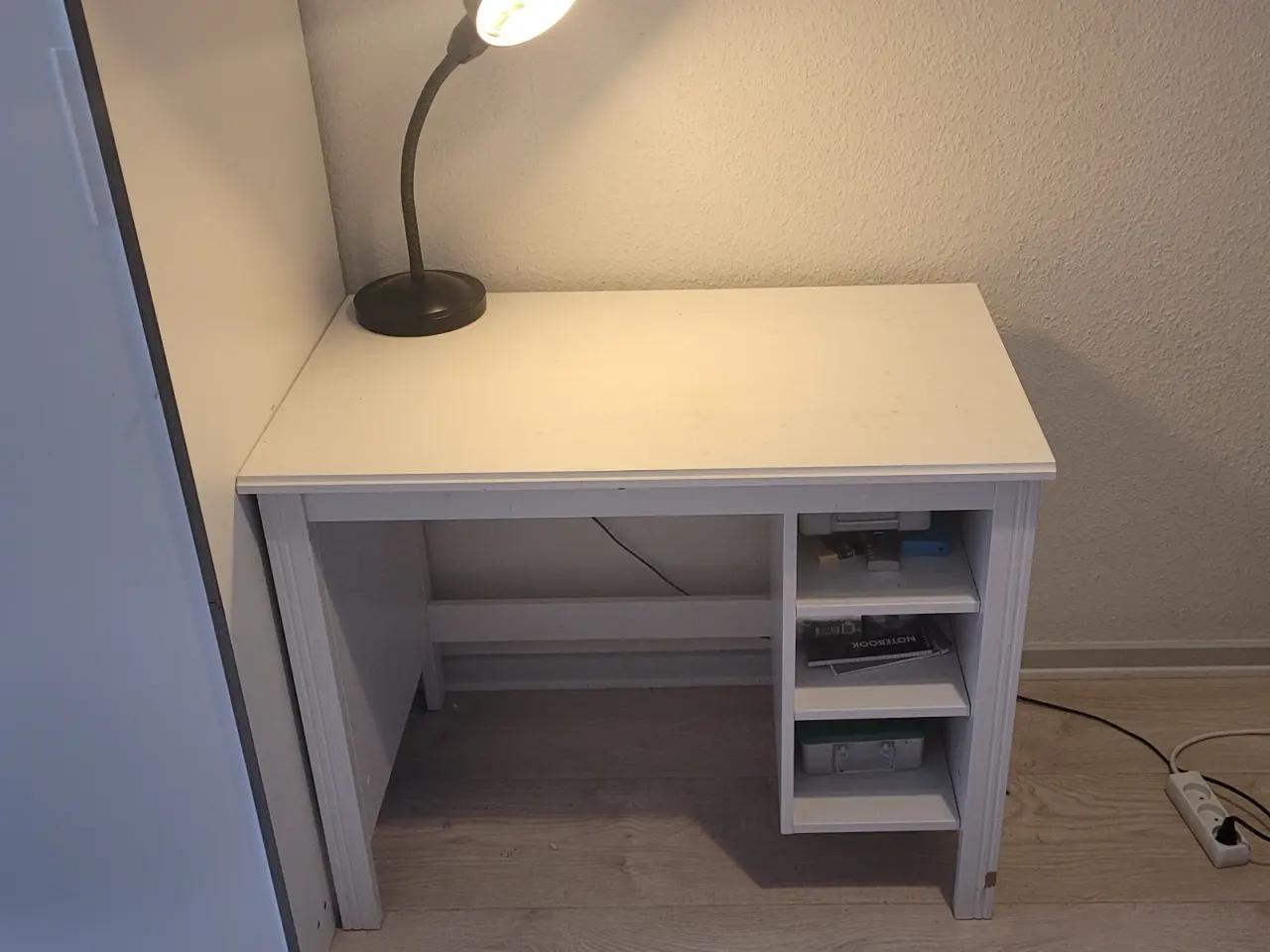 Billede 1 - Skrivebord