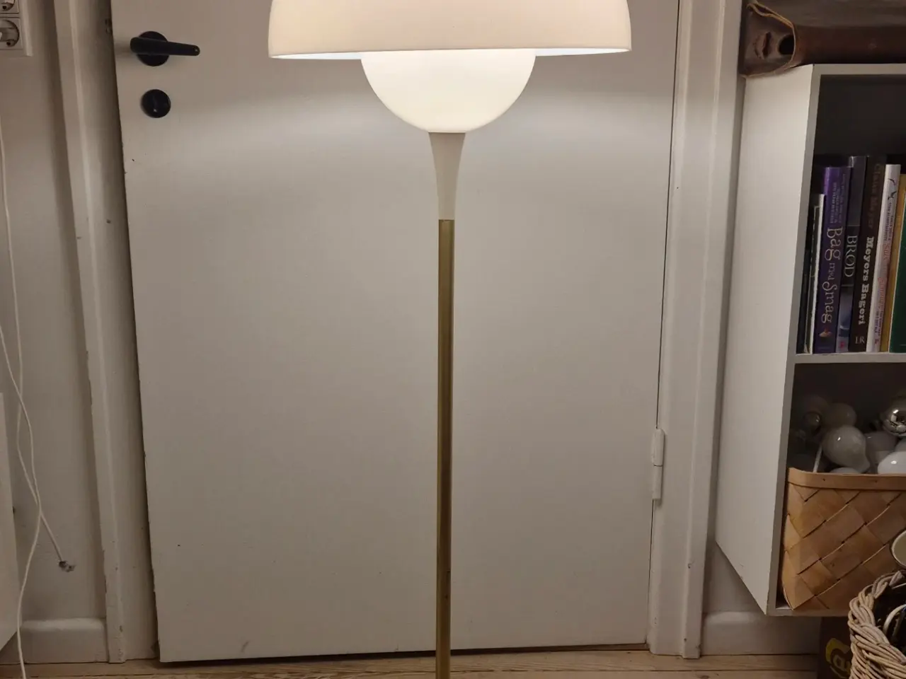 Billede 19 - Trixel gulvlampe designet af Bent Karlby