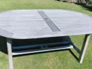 Teak. 0val Jutlandia havebord 170x110  cm.