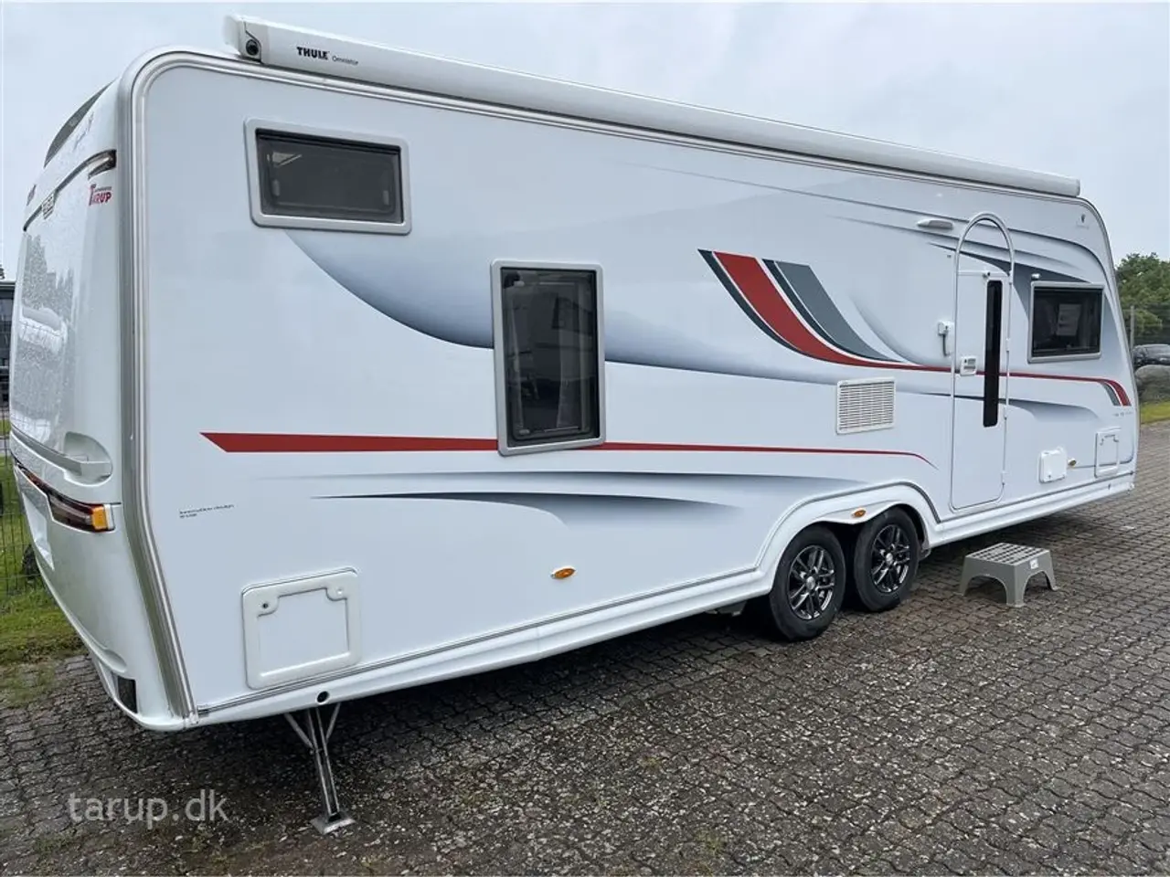Billede 2 - 2017 - Kabe Imperial 740 TDL-U Isabella Commodore North inkl CarbonX stel, Thule fast monteret markise, Truma mover x4 motor, Dometic Aircon, Centralstøvsuger, Alde Centralvarme