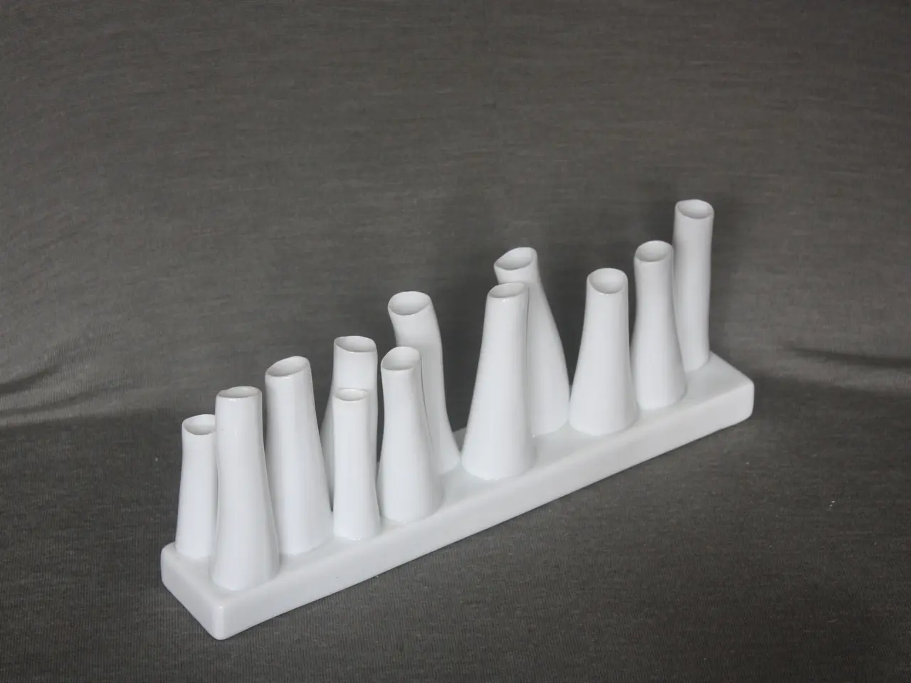 Billede 1 - Vase i porcelæn længde 29,5 cm
