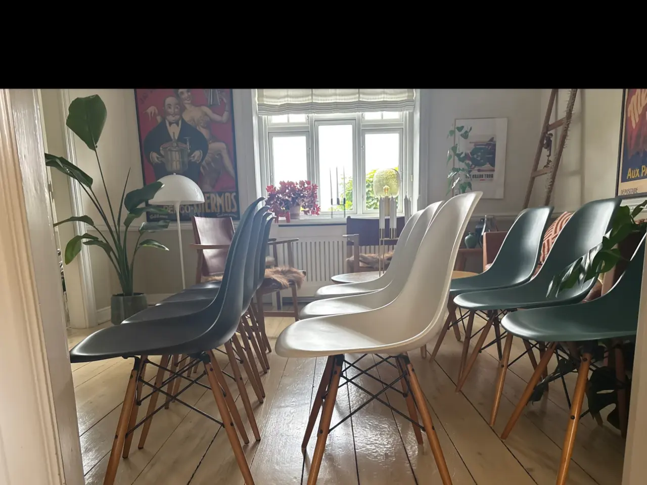 Billede 4 - 10 Eames spisebordstole med træben