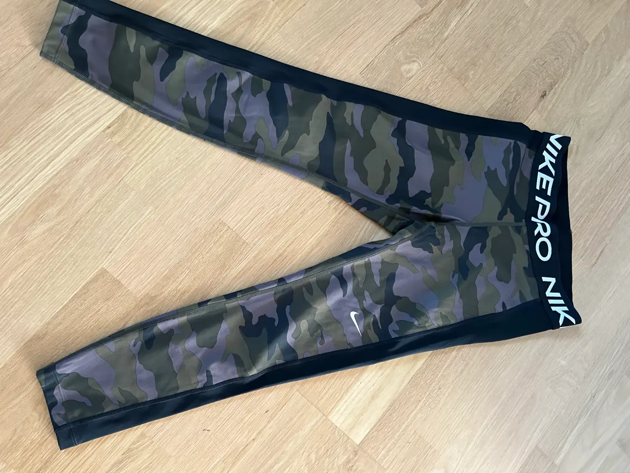 Billede 1 - Nike trænings bukser el. shorts