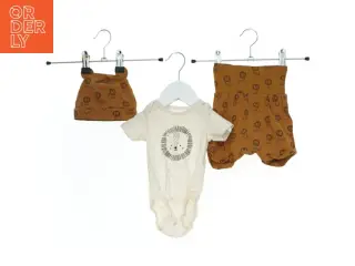 Babysæt med bodystocking, hue og shorts fra H&M (str. 62)