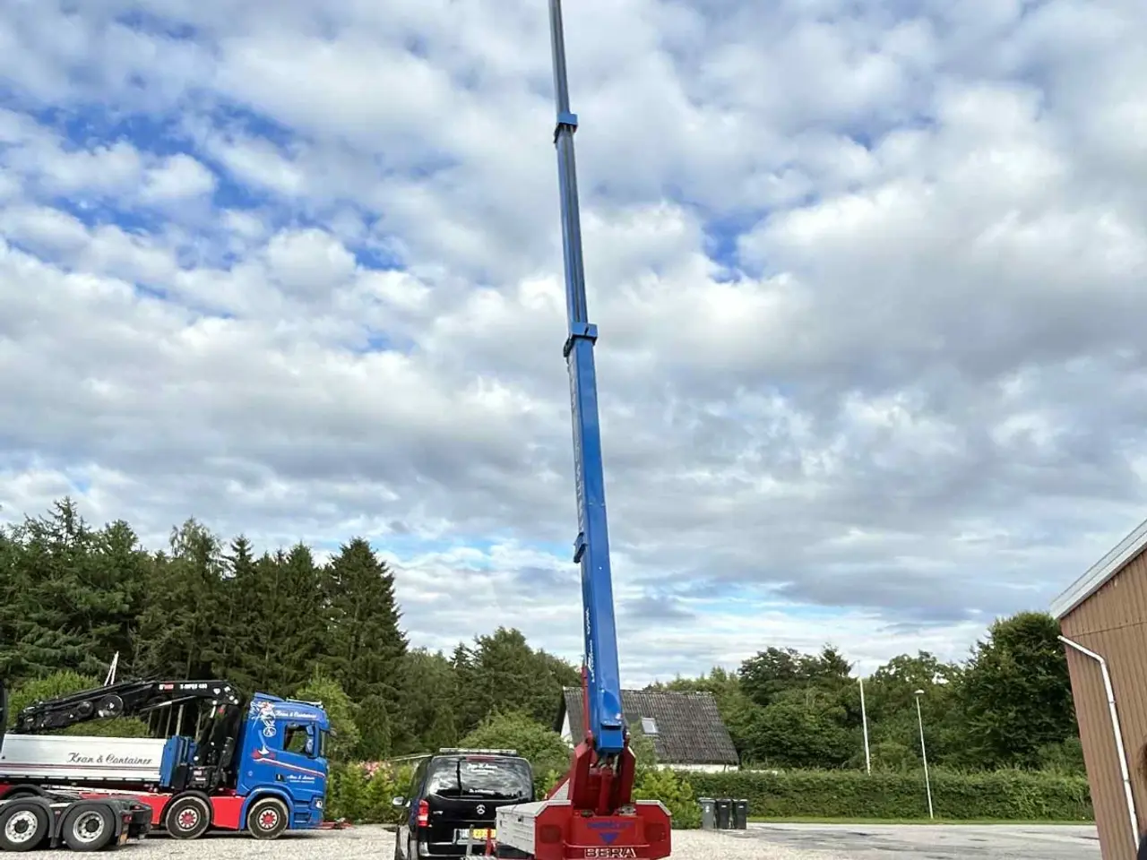 Billede 1 - Udlejning af 18,5M Bomlift - trailerlift 