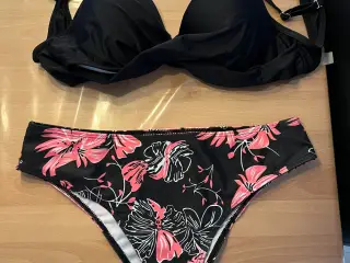 Tankini og Bikinier.