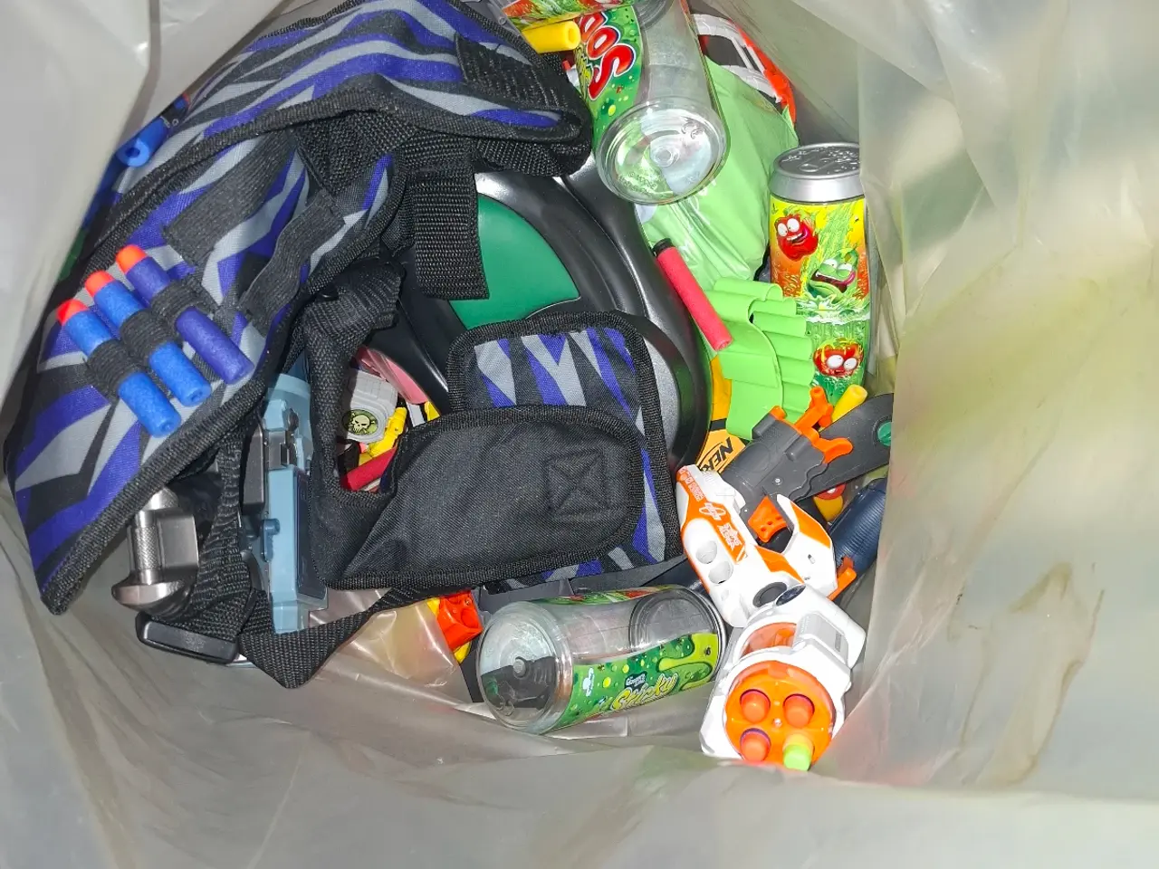 Billede 2 - Stor plastik sæk med nerfguns