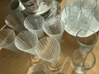 Servicesæt + en masse glas