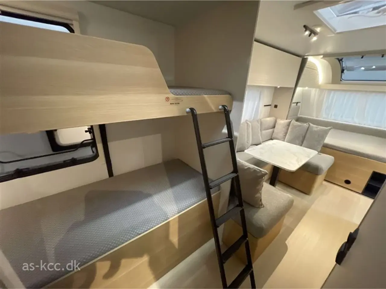 Billede 8 - 2026 - Adria Adora 573 PT   Adria Adora 573 PT Nyhed årg. 2026  6/7 sovepladser. 2000 kg totalvægt kan vejes ned. Vario gasvarme.
