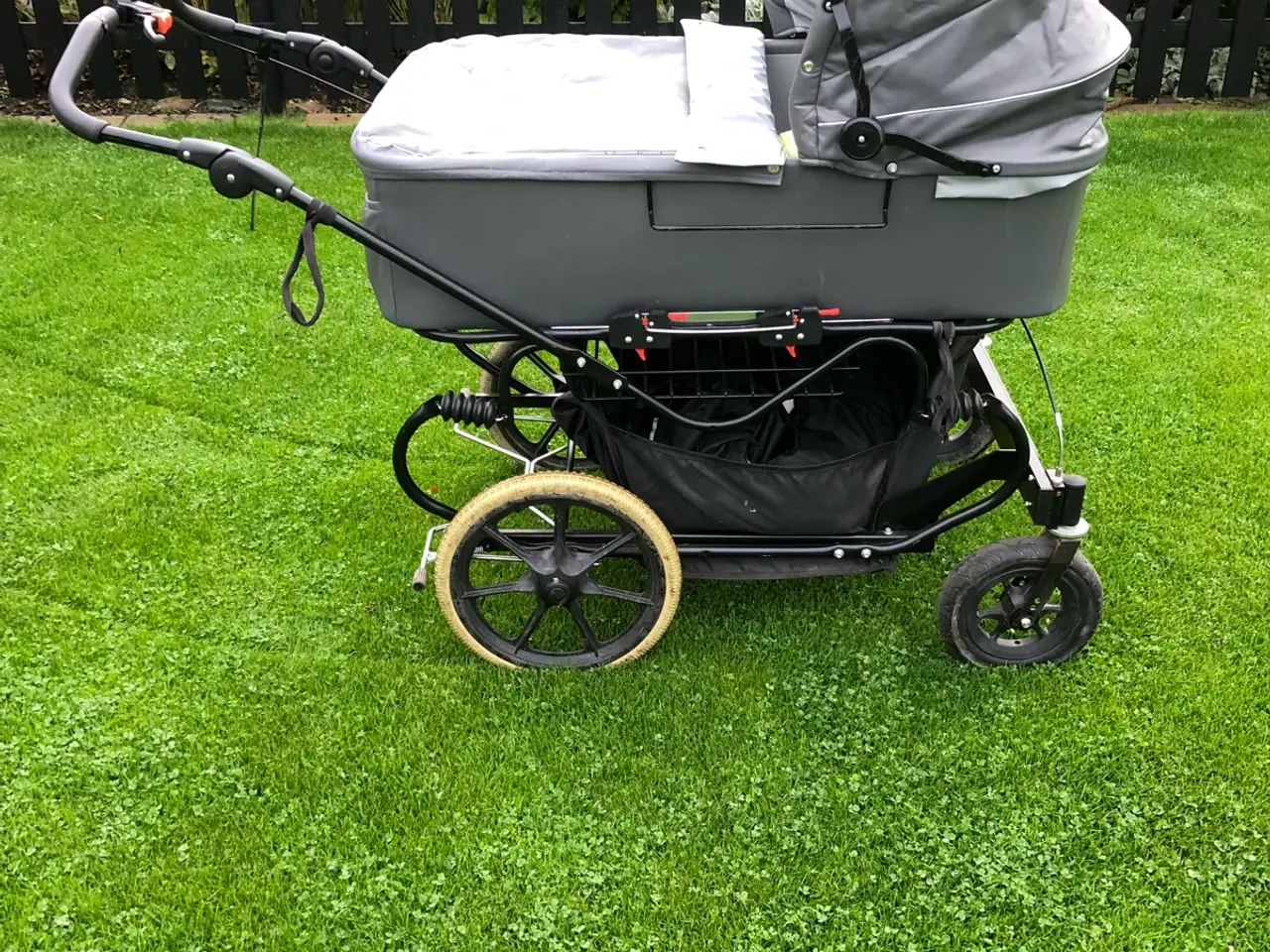 Billede 2 - Tvilling barnevogn med servo styring