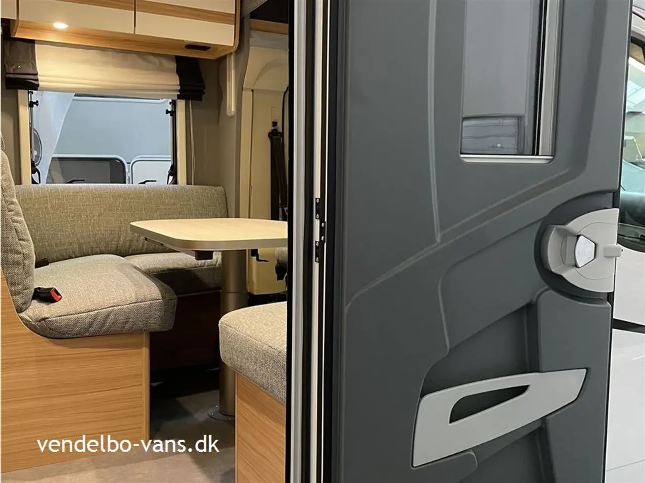 Billede 6 - 2024 - Dethleffs Just T 7052 DBM - 90 Year   Fritstående dobbeltseng med ekstra  stor garage neden under