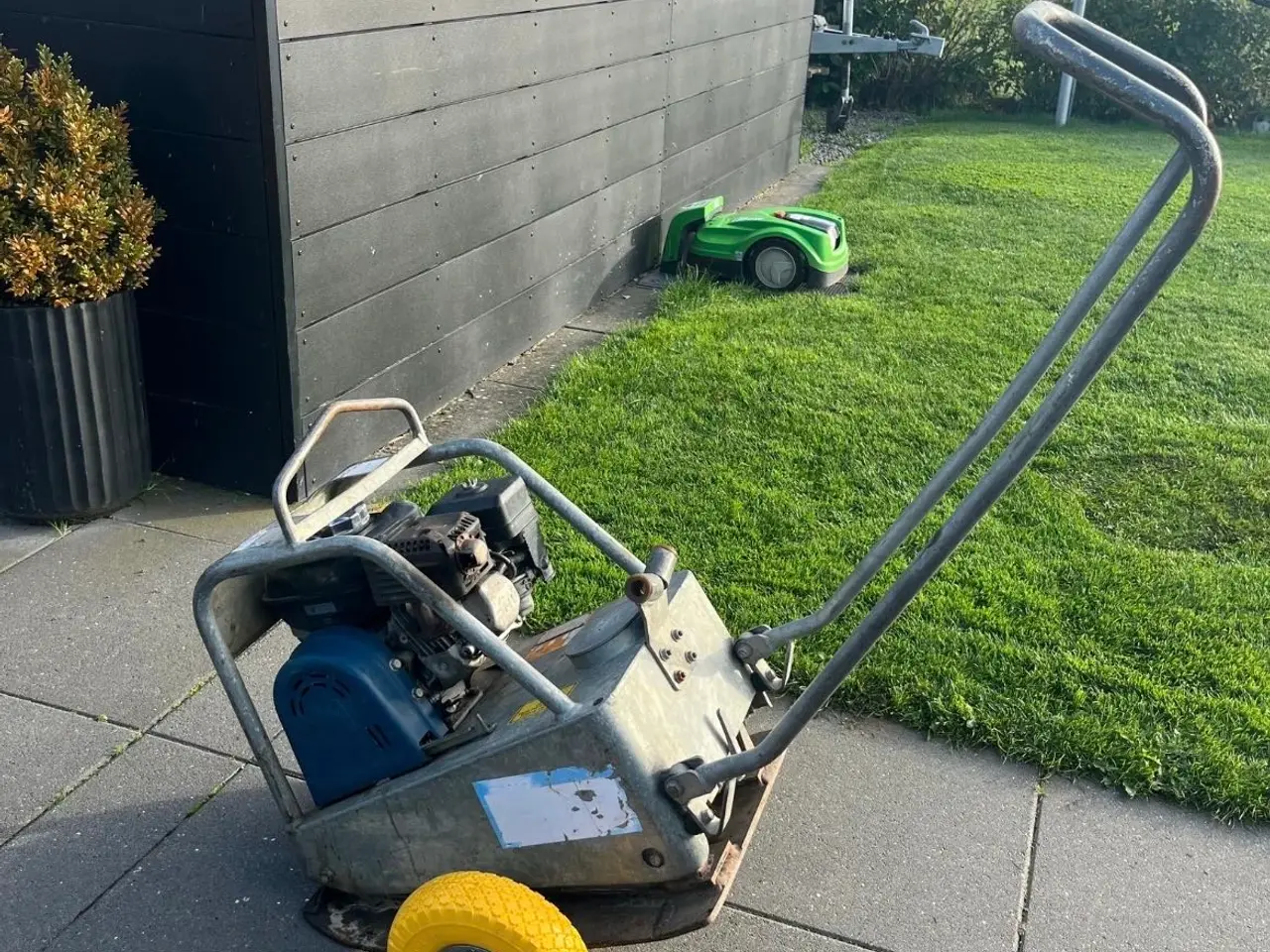 Billede 2 - 100 kg pladevibrator udlejes