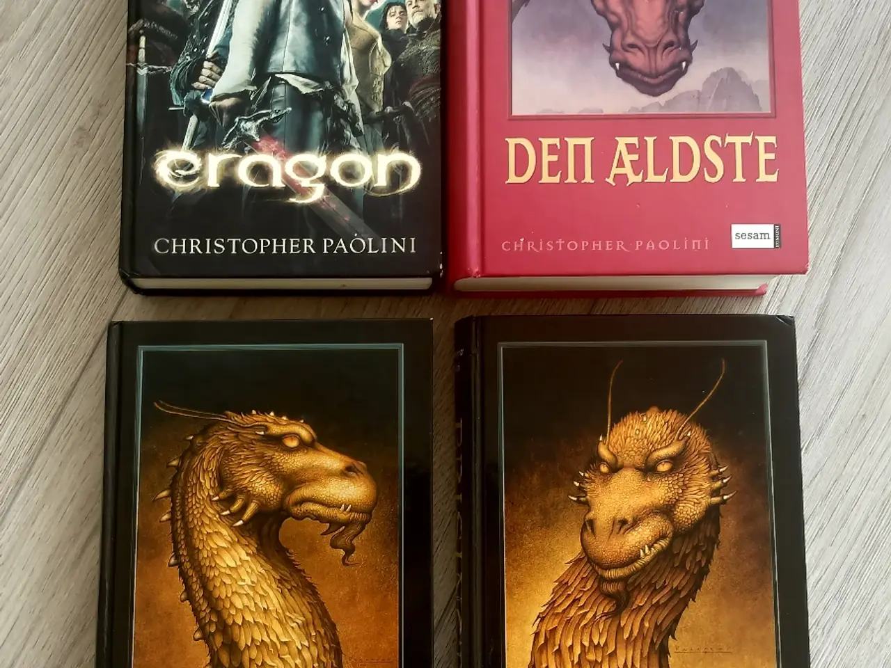 Billede 1 - De tre første bind i serien Arven