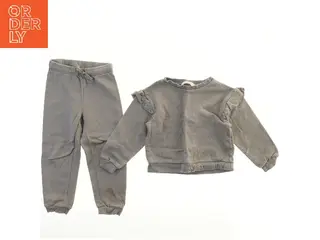 Beige joggingsæt til børn fra H&M (str. 98)