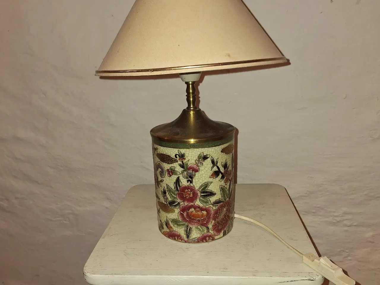 Billede 1 - Blomsterdekoreret kinesisk porcelænsbordlampe med 