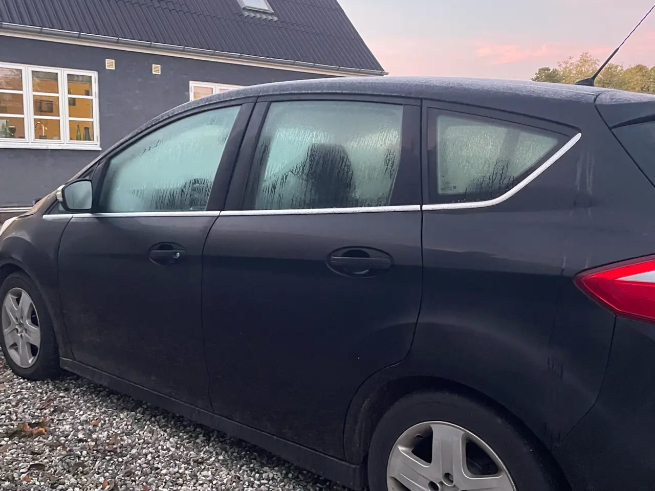 Billede 2 - Yderst velholdt famile bil