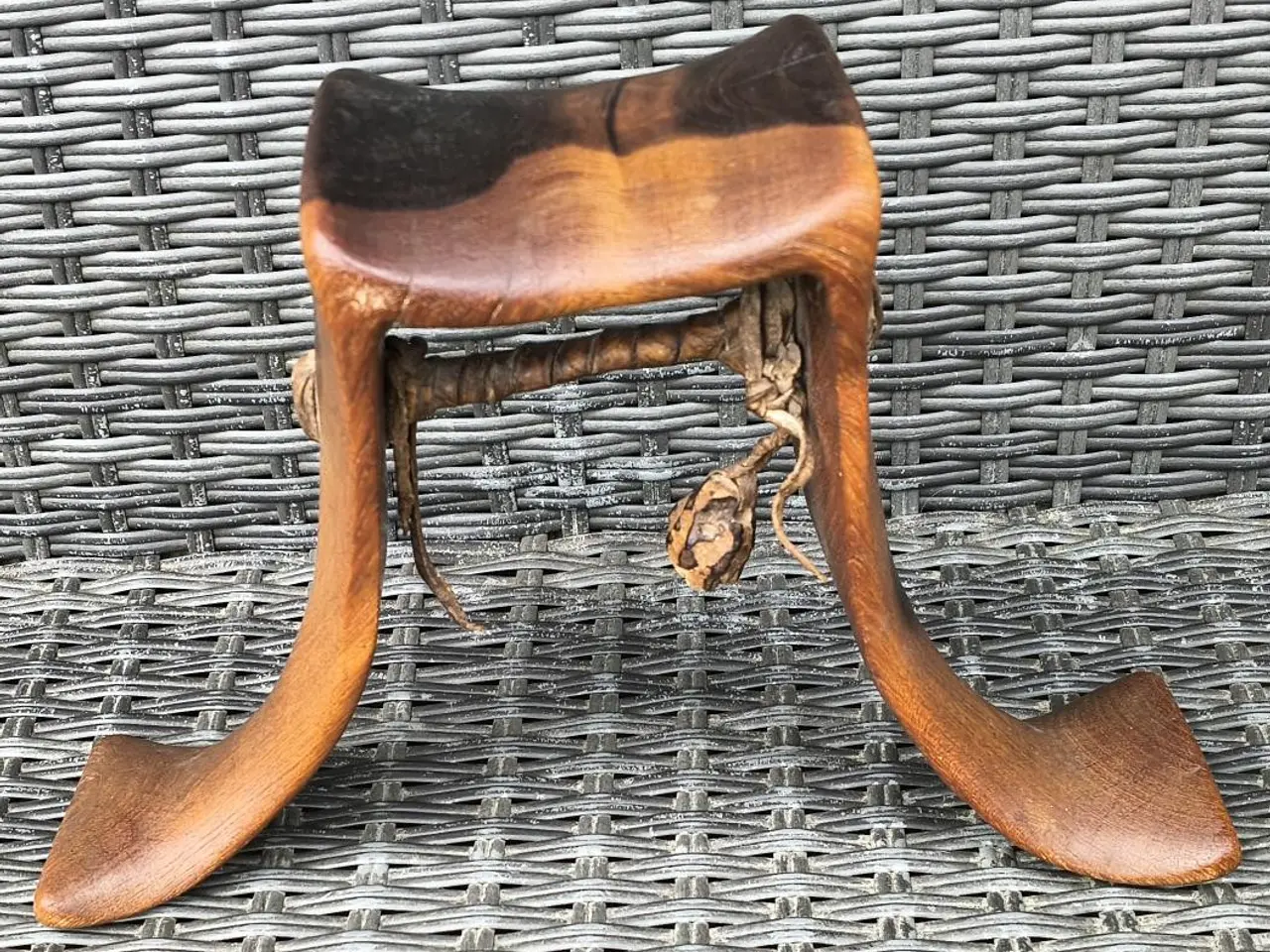 Billede 1 - NYANGATOM "OMO DALEN" ETIOPIEN HOVEDPUDE, 28,5 CM