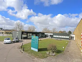 Kontor/showroom velegnet til undervisningsformål, handel mm