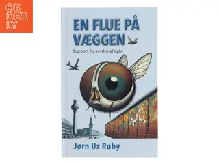 En flue på væggen : rapport fra verden af i går af Jørn Uz Ruby (Bog)