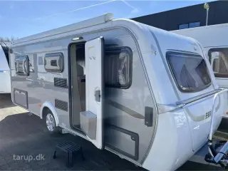 2022 - Hymer Feeling 442 Fortelt: Walker, mover, solceller, fast markise m sider og front, cykelholder, Truma UltraHeat, el- og gasboiler, endesiddegruppe, dobbeltseng