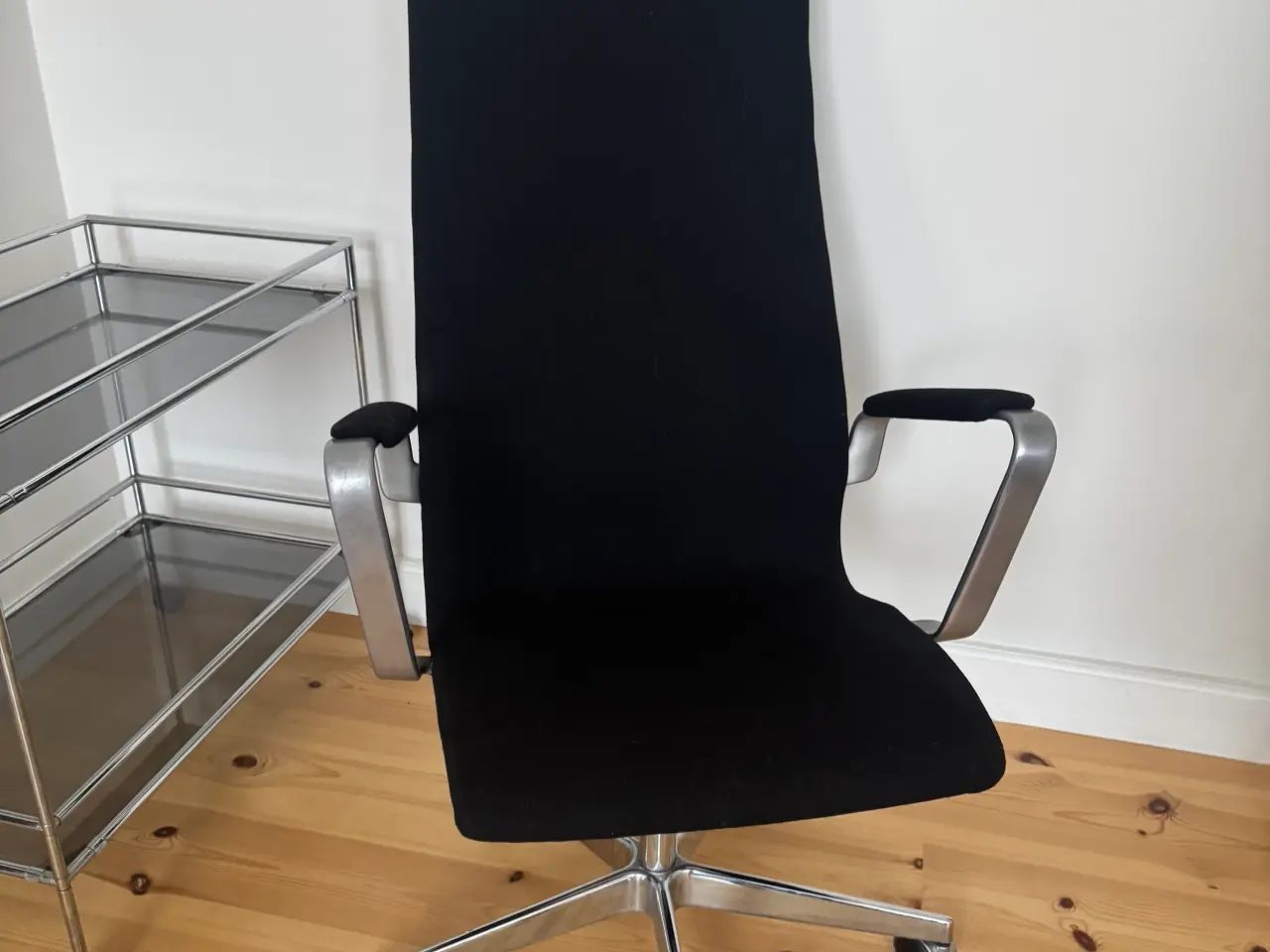 Billede 1 - Arne Jacobsen Oxford stol m. Høj ryg og armlæn