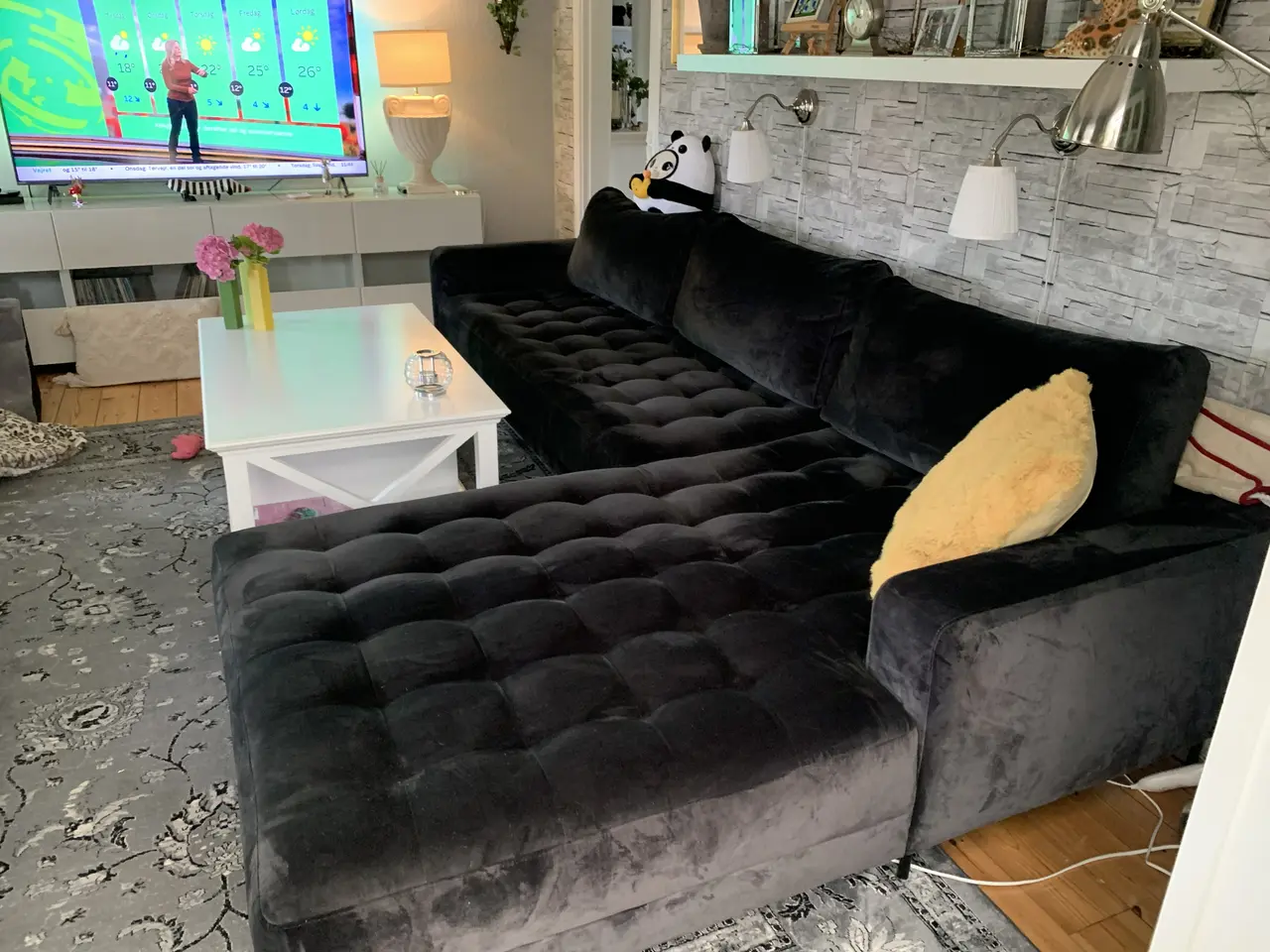 Billede 1 - Sofa med chaiselon sort sælges kr 3000