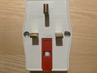 13 Amp / 250 Volt EU/DK til UK netstik adapter