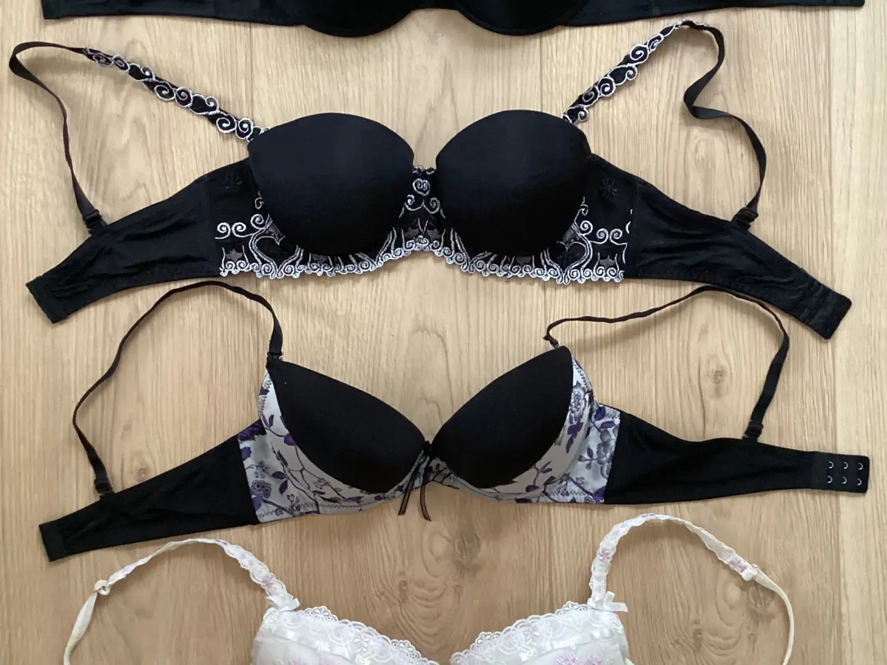 Billede 1 - 4 - BH. str. 75 B - ialt 120 kr.