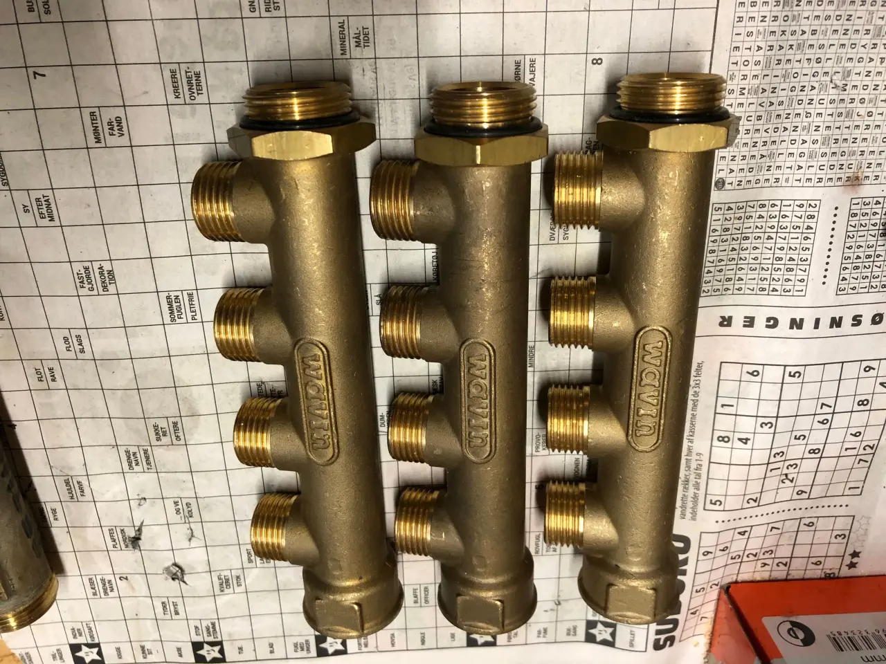 Billede 3 - Wavin 3/4" fordelerrør 4 stk. 1/2" afg