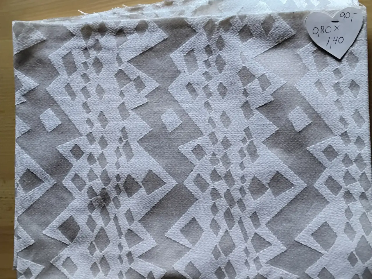 Billede 1 - Offwhite stof med blank effekt - 0,80m x 1,40m