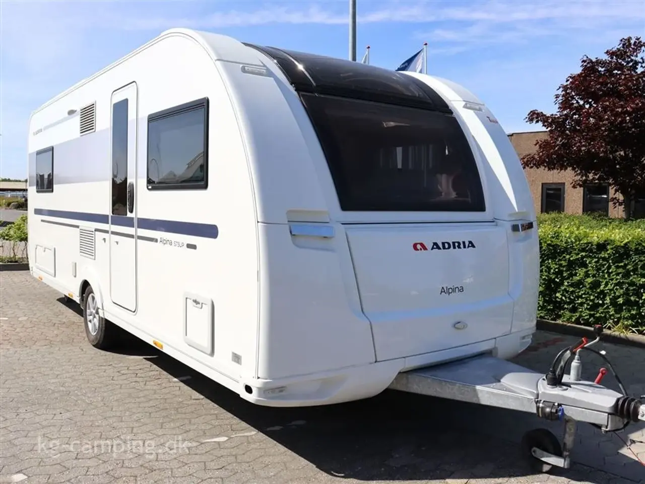 Billede 1 - 2019 - Adria Alpina 573 UP Velholdt Luksus Vogn med kæmpe rundsiddegruppe. ALDE centralvarme.