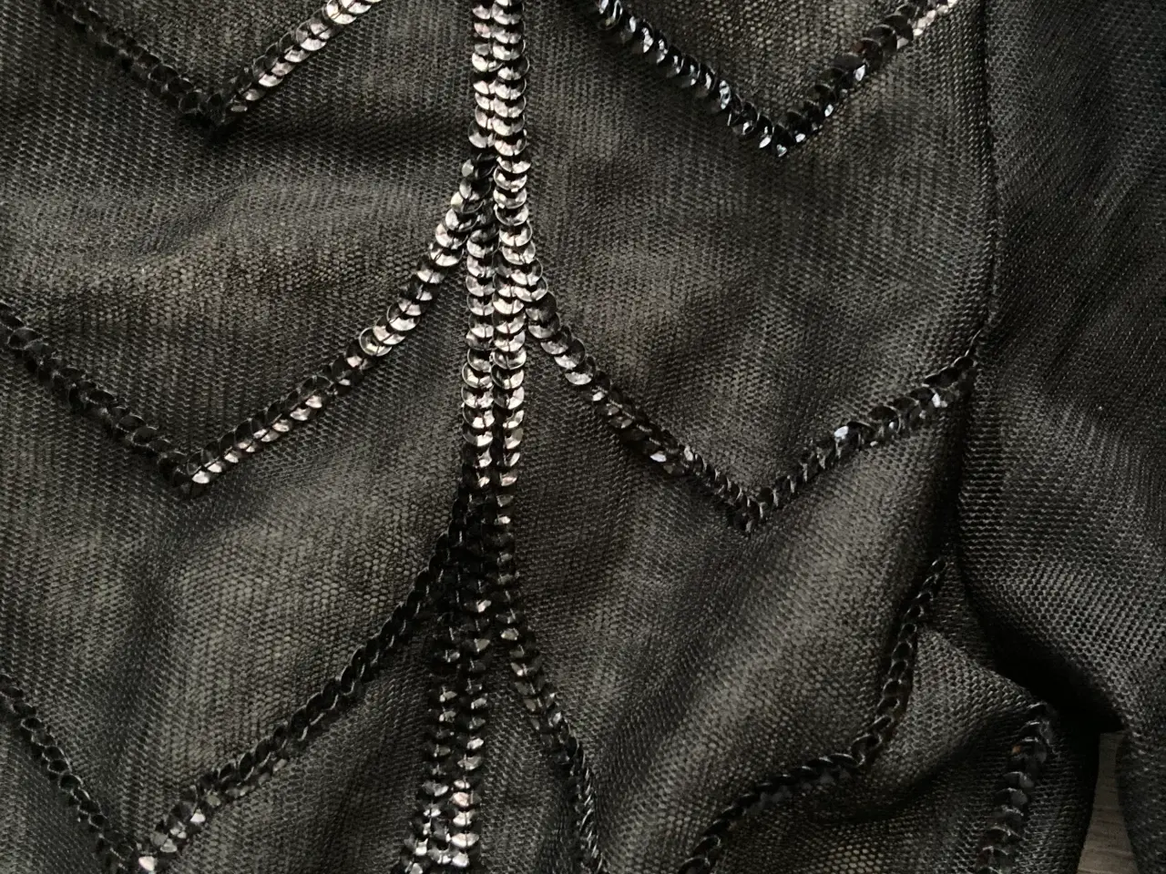 Billede 2 - Sort bolero med pailletter str. 146/152