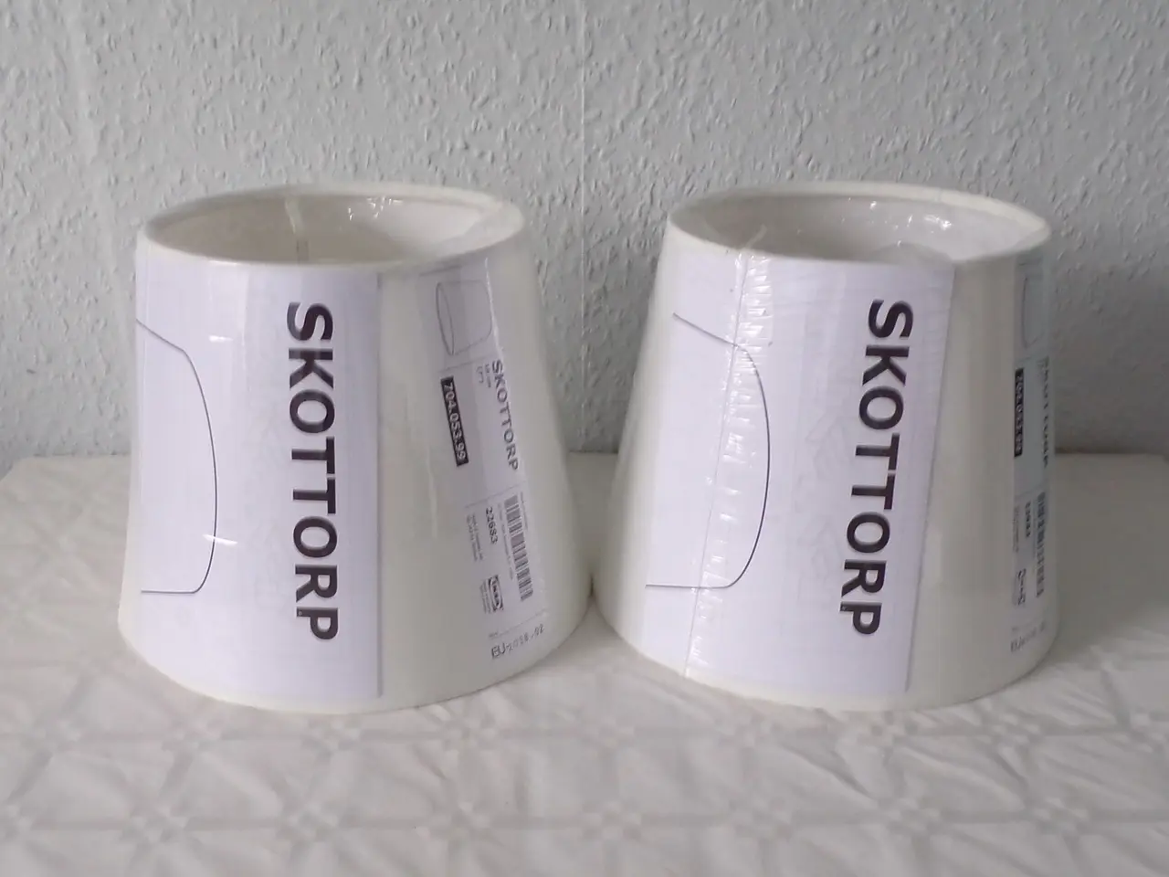 Billede 1 - 2 hvide Skottorp lampeskærme 19 cm fra IKEA