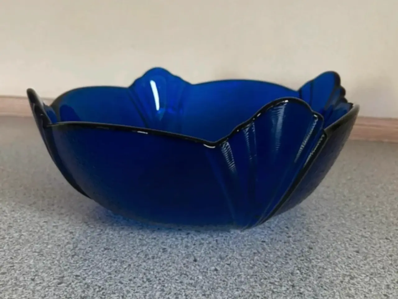 Billede 1 - Blå retro glasskål med smukke detaljer. Dia 28cm. 