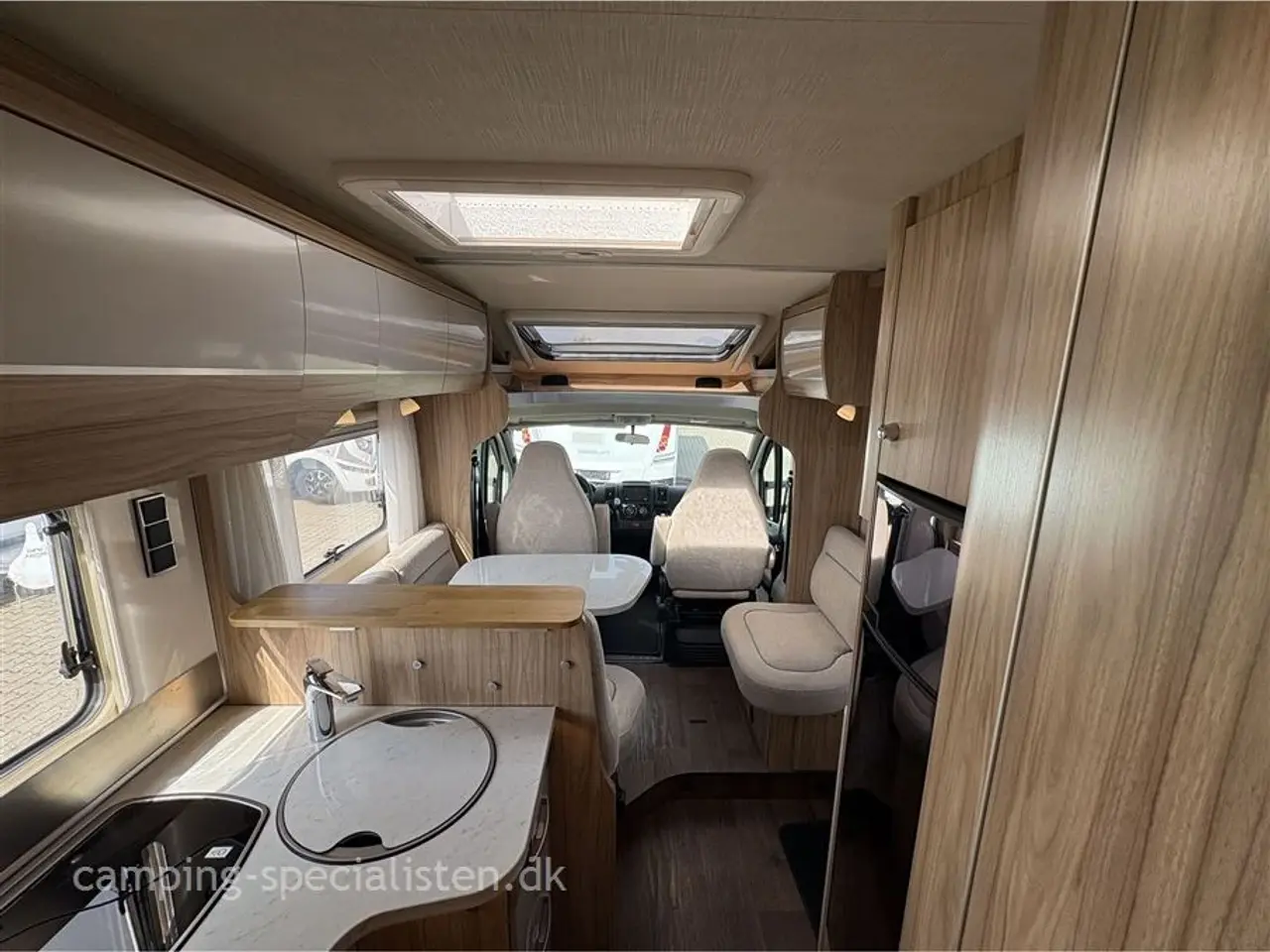 Billede 12 - 2018 - Hymer Tramp CL 698 60 Years Edition Hymer Tramp CL 698 60 Years Edition kan nu ses hos Camping-Specialisten