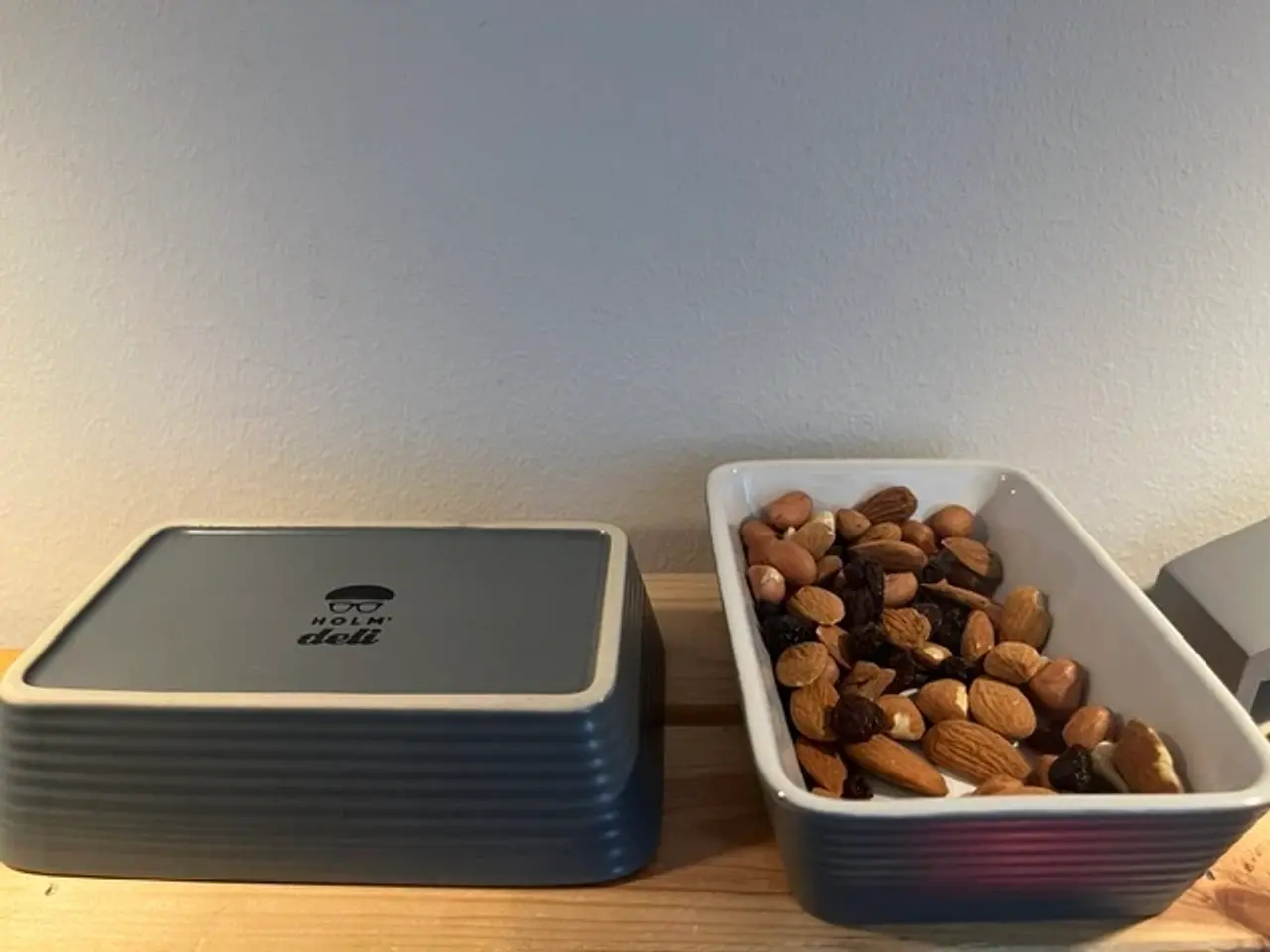 Billede 1 - Elegante Holm Deli serveringsskåle – 2 i grå/hvid