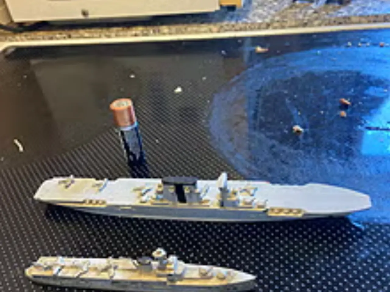 Billede 2 - Virkelig model af USS Saratoga plus støtte skib.